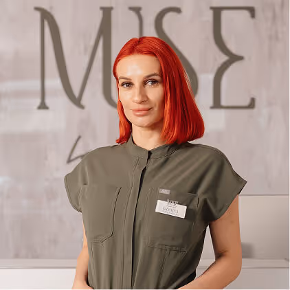 Eliška, specialistka na korekce