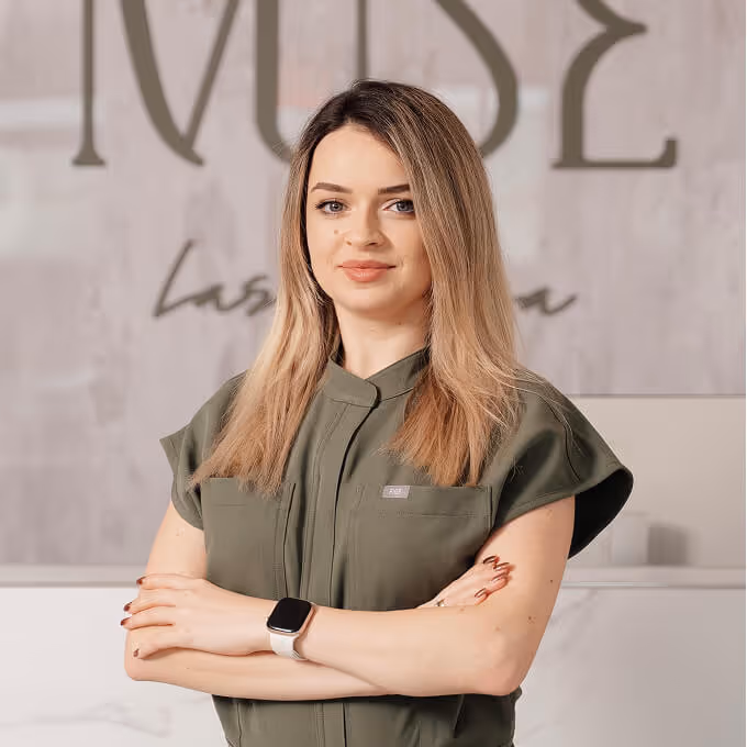 Oksana, vedoucí kosmetička